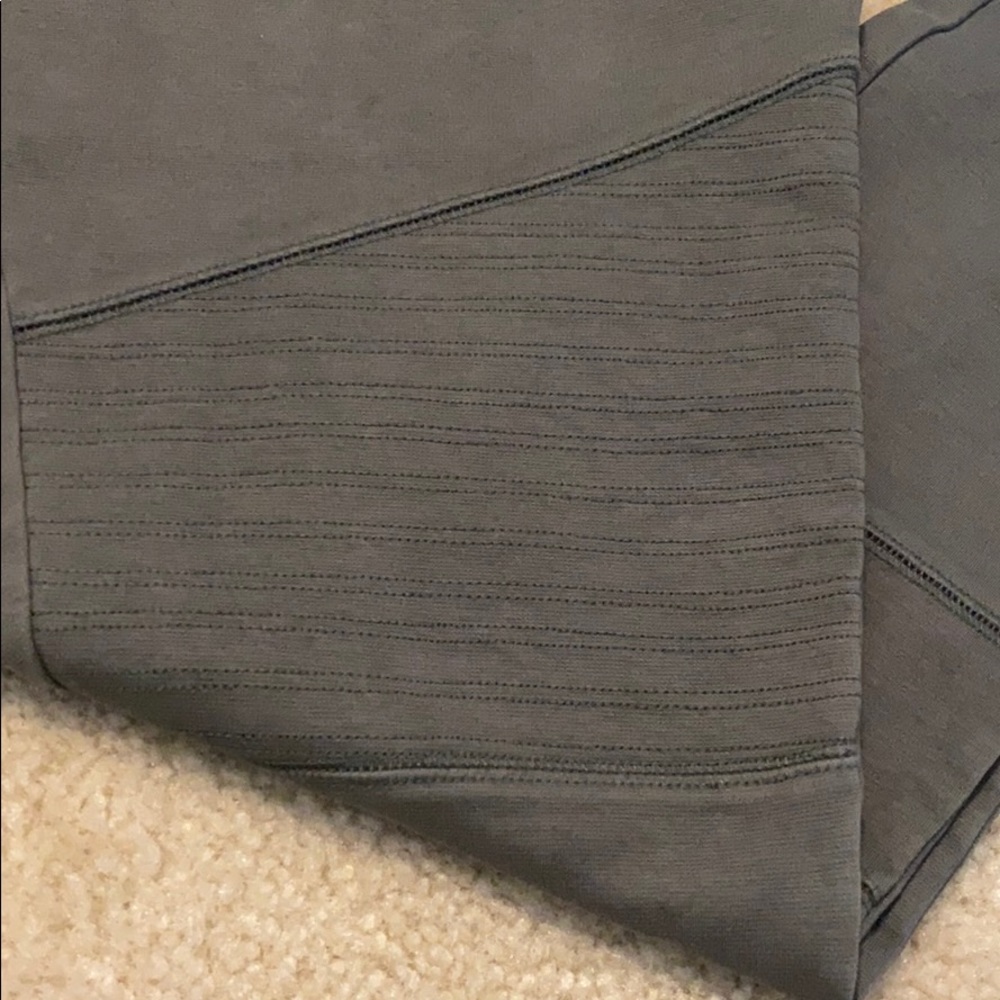 Express Leggings - Picture 2 of 5